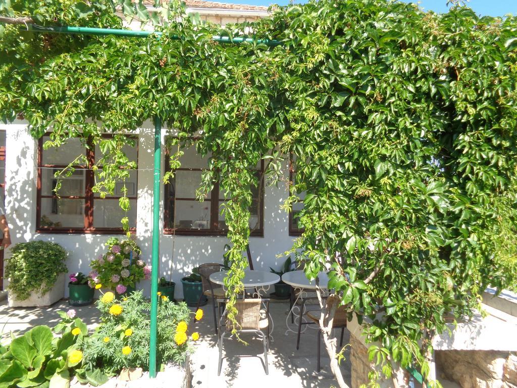 Apartments Skrivaneli Jelsa  Kültér fotó