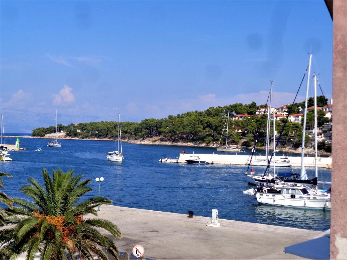 Apartments Skrivaneli Jelsa  Kültér fotó